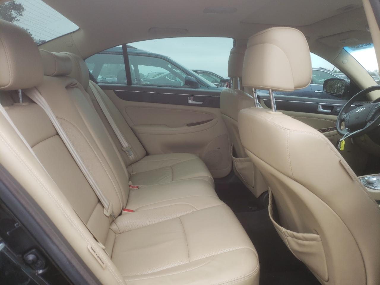 Photo 6 from auction – 2014 HYUNDAI GENESIS 3. with VIN KMHGC4DD4EU262481