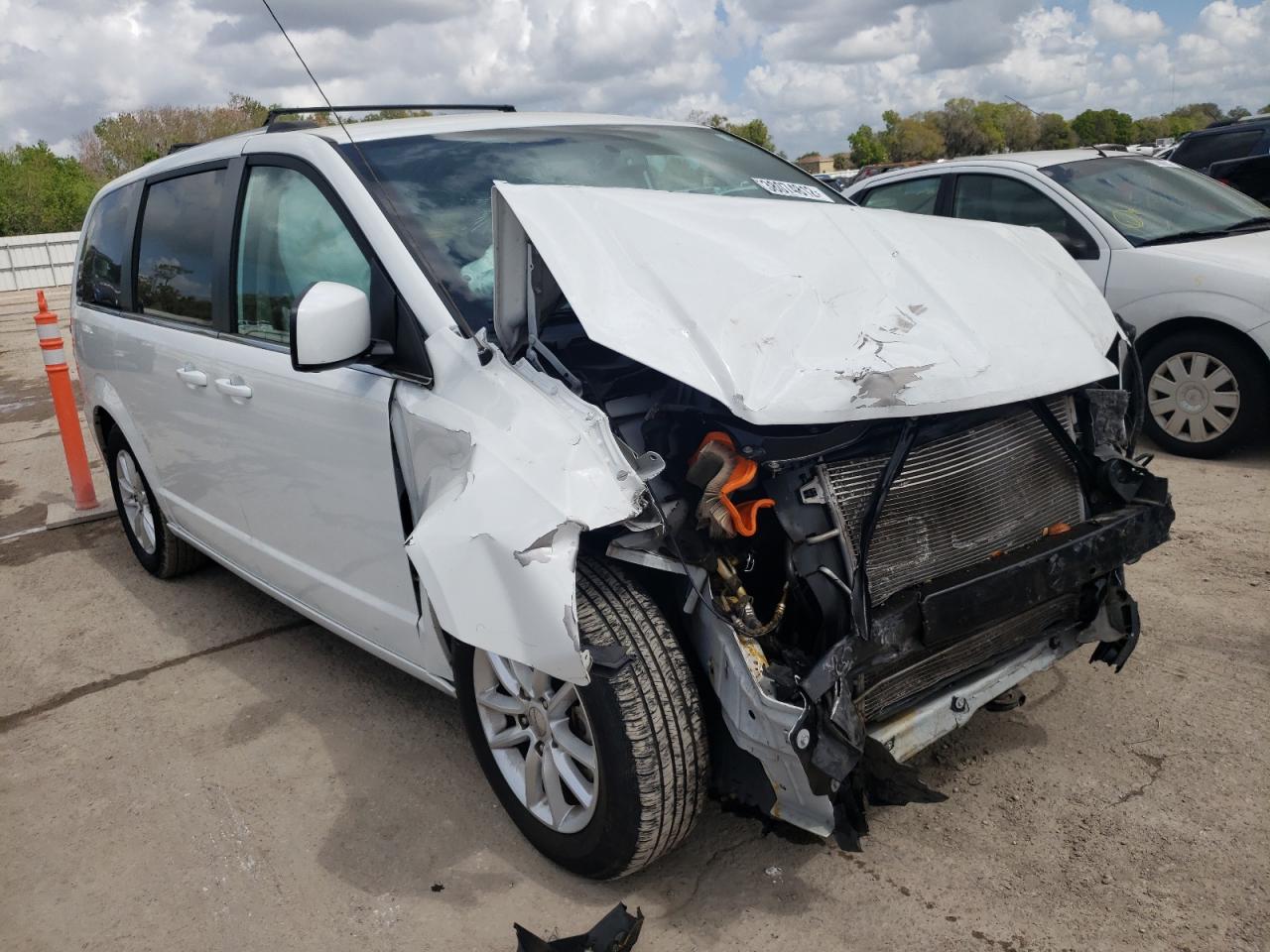 DODGE GRAND CARA 2018 with VIN 2C4RDGCG1JR208554 - Photo from auction
