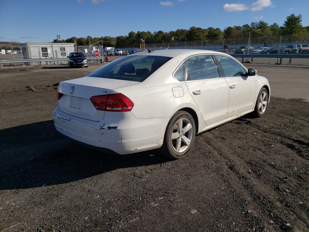 Photo 4 from auction – 2014 VOLKSWAGEN PASSAT S with VIN 1VWAT7A37EC022450