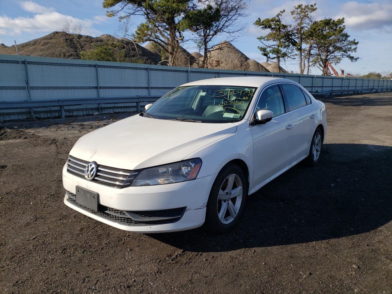 Photo 2 from auction – 2014 VOLKSWAGEN PASSAT S with VIN 1VWAT7A37EC022450