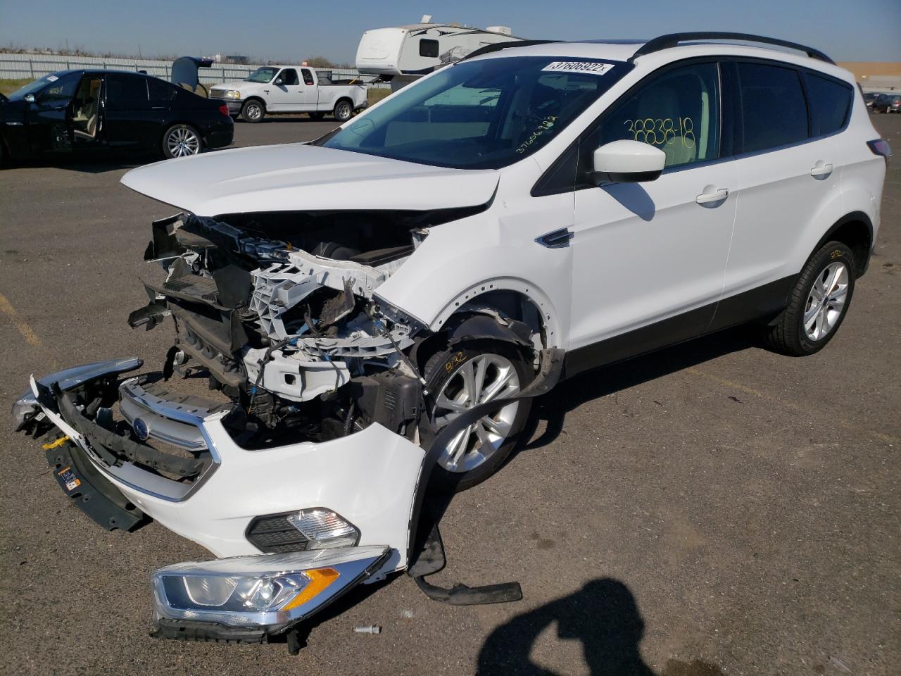 Photo 2 from auction – 2018 FORD ESCAPE SEL with VIN 1FMCU9HD1JUA99561