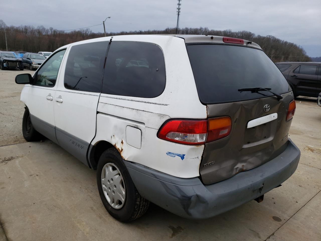 Photo 3 from auction – 2002 TOYOTA SIENNA LE with VIN 4T3ZF13C22U419077