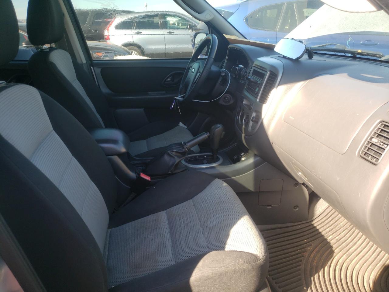 Photo 5 from auction – 2005 FORD ESCAPE XLT with VIN 1FMYU93145KB03400