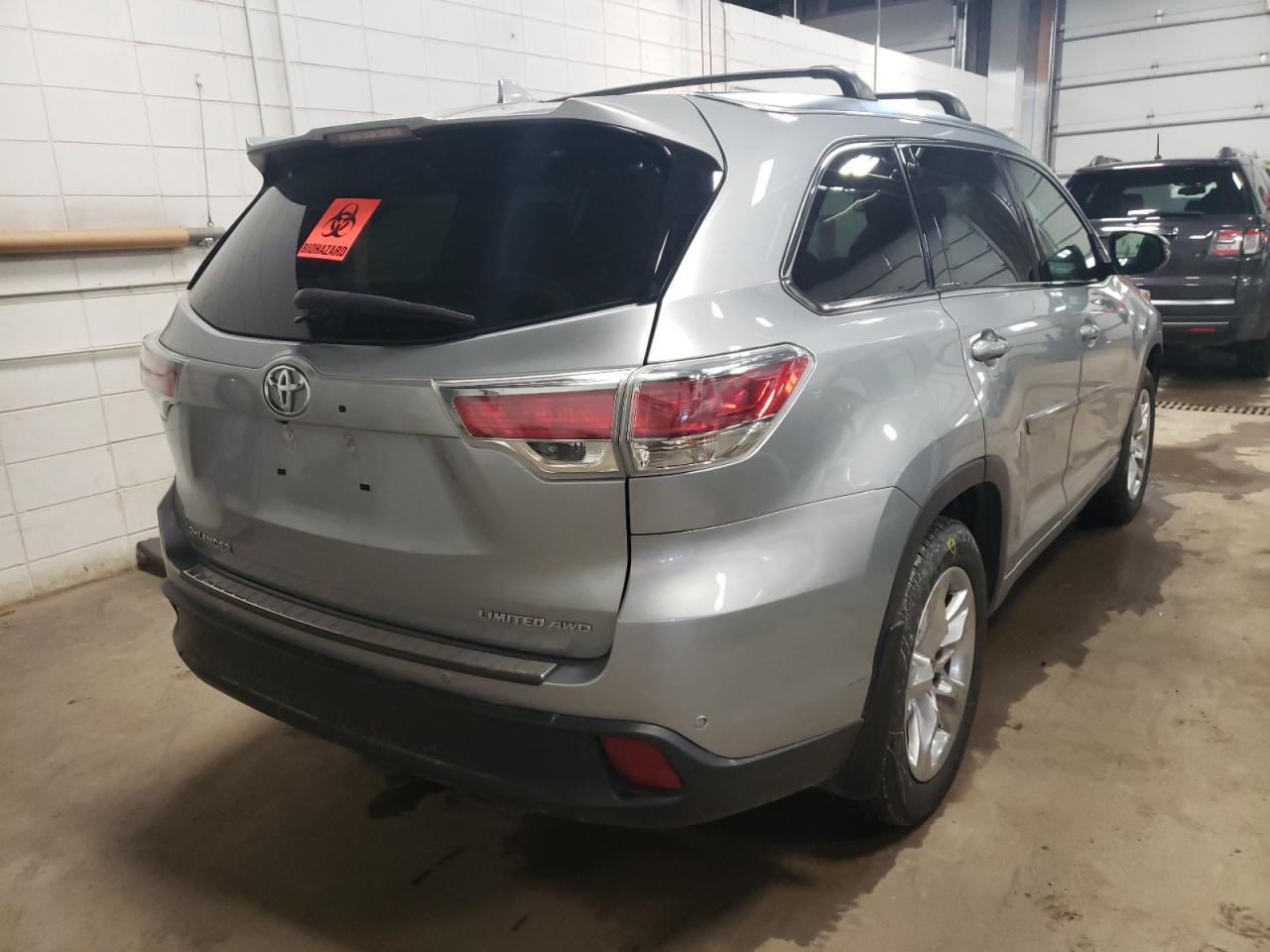 Photo 4 from auction – 2016 TOYOTA HIGHLANDER with VIN 5TDDKRFH3GS269842