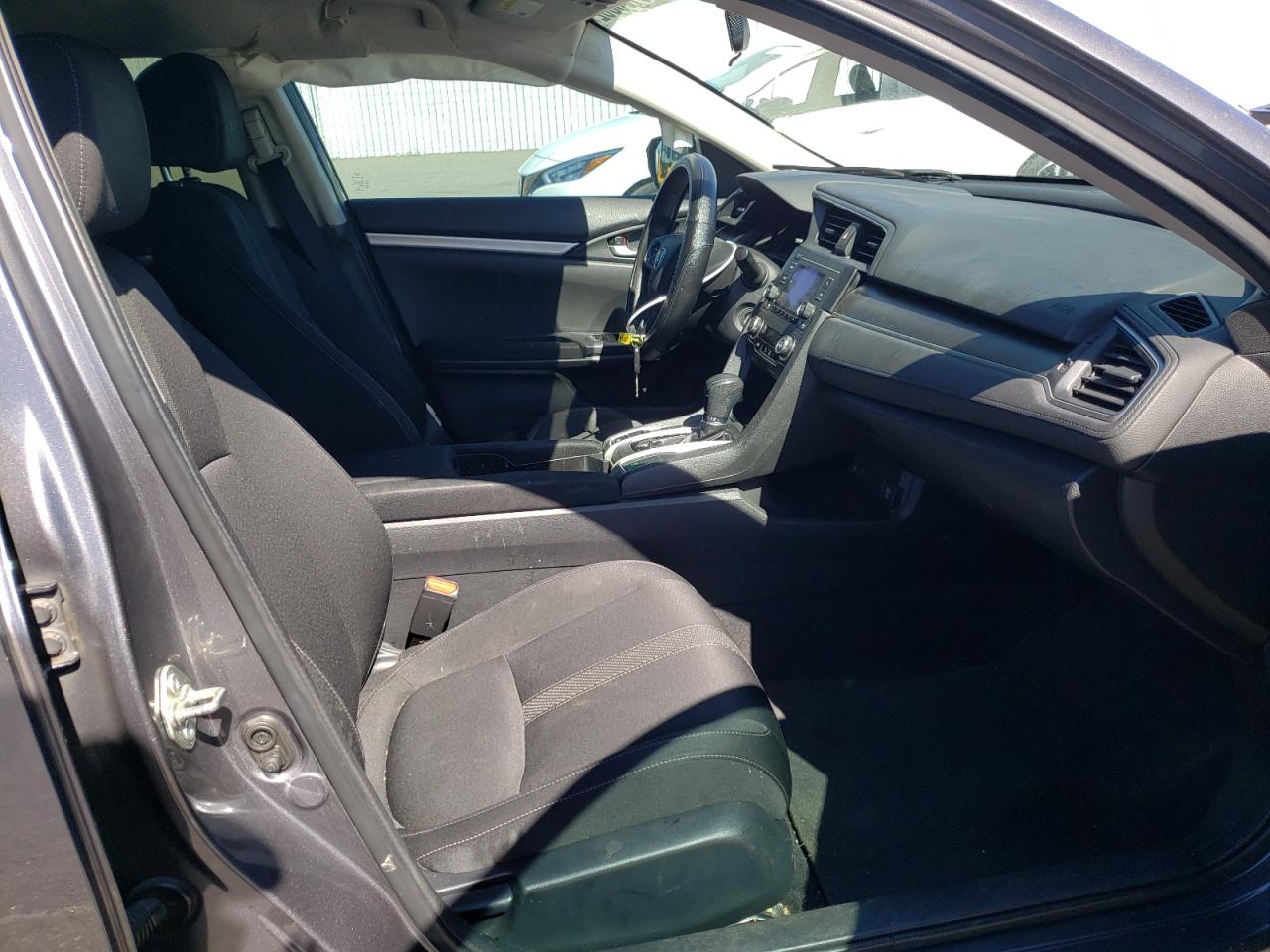 Photo 5 from auction – 2016 HONDA CIVIC LX with VIN 2HGFC2F55GH560880