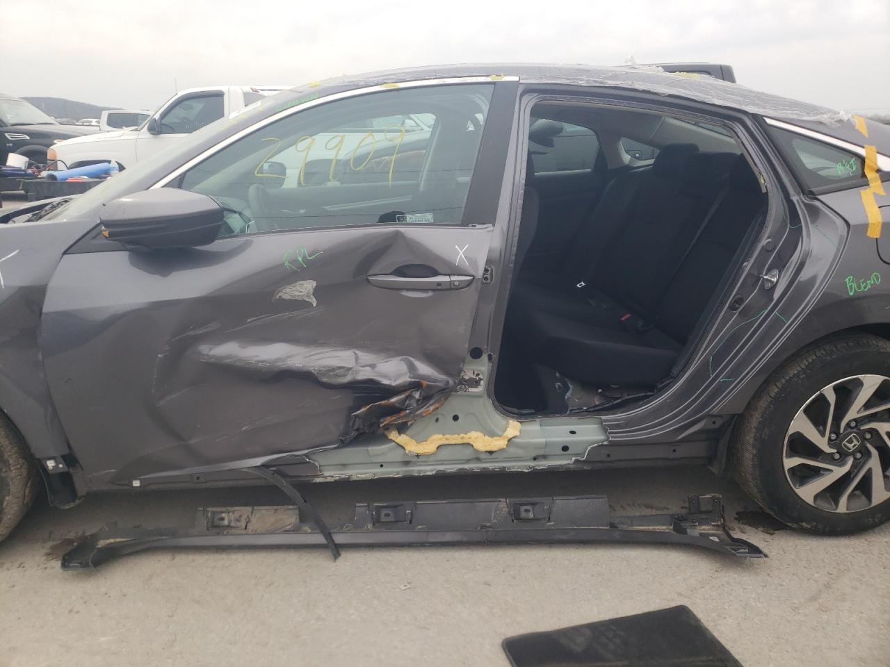 Photo 9 from auction – 2018 HONDA CIVIC EX with VIN 2HGFC2F76JH560590