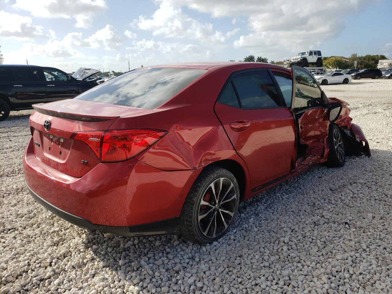 Photo 4 from auction – 2017 TOYOTA COROLLA L with VIN 5YFBURHE5HP738640