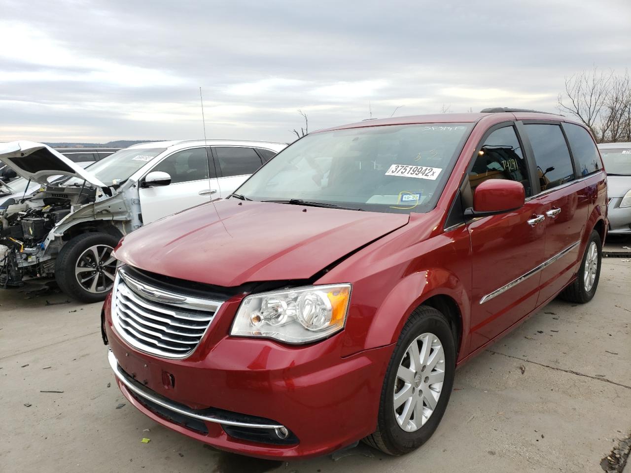Photo 2 from auction – 2016 CHRYSLER TOWN & COU with VIN 2C4RC1BG3GR132913