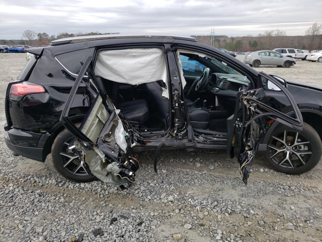 Photo 9 from auction – 2018 TOYOTA RAV4 SE with VIN 2T3NFREV0JW416365