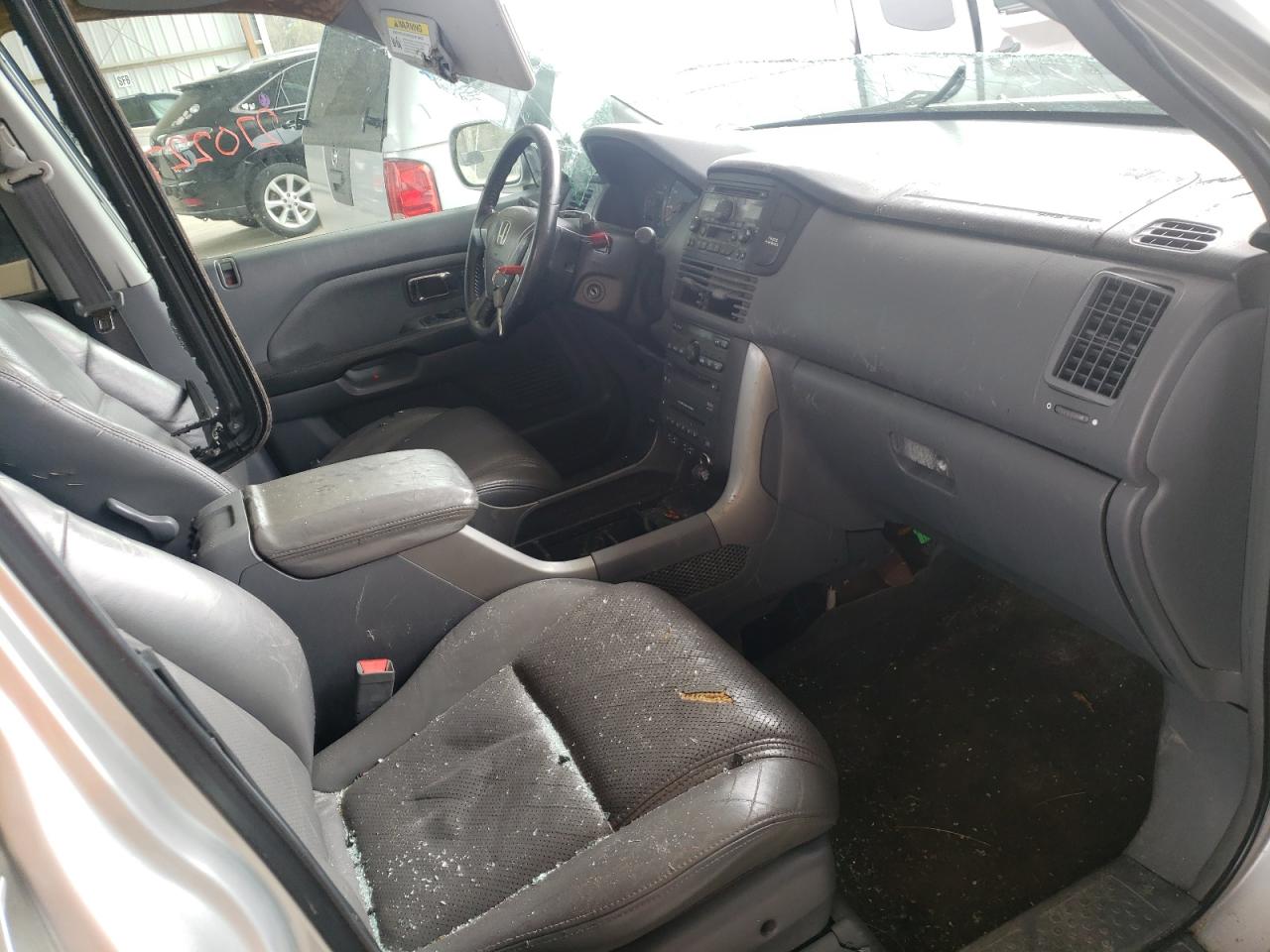Photo 5 from auction – 2005 HONDA PILOT EXL with VIN 5FNYF186X5B011550