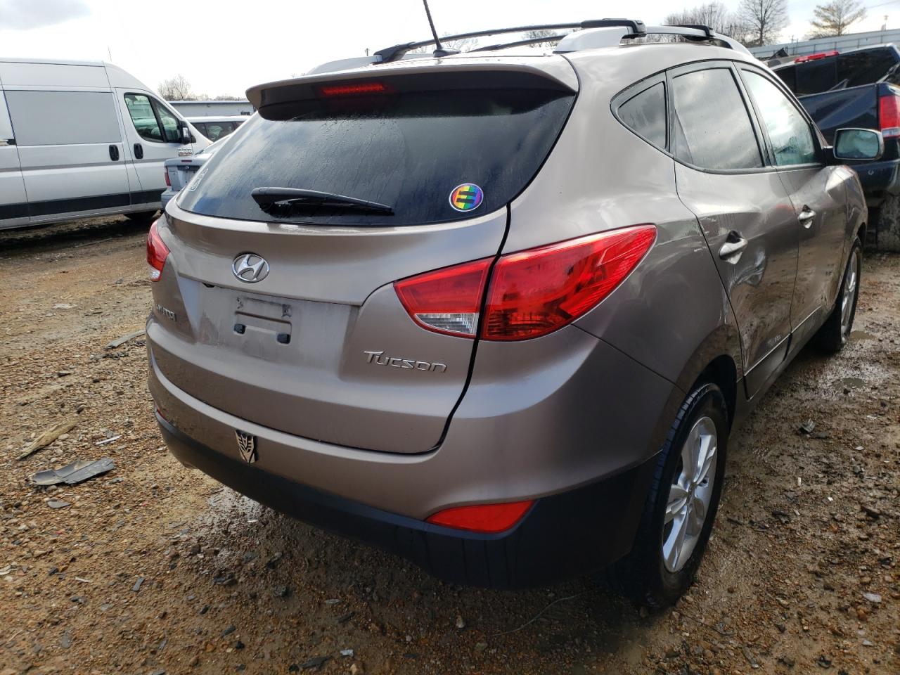 Photo 4 from auction – 2011 HYUNDAI TUCSON GLS with VIN KM8JU3AC1BU225022