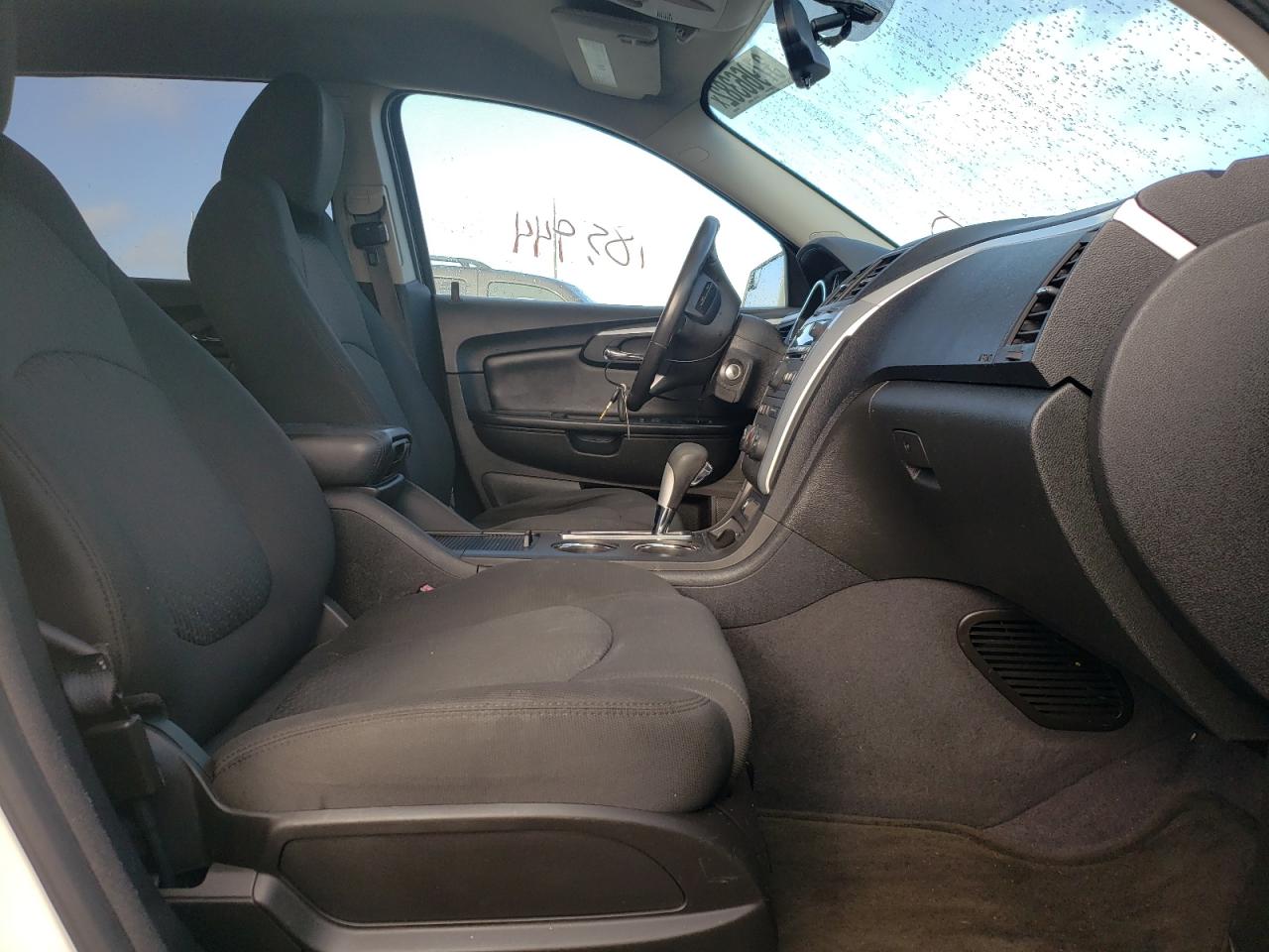 Photo 5 from auction – 2011 CHEVROLET TRAVERSE L with VIN 1GNKRGEDXBJ352770
