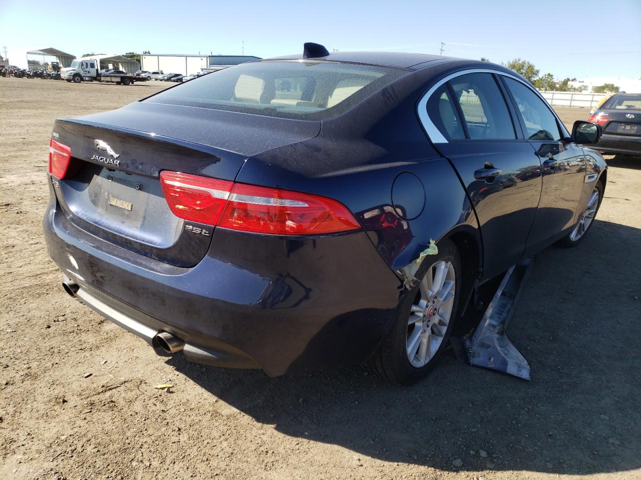 Photo 4 from auction – 2017 JAGUAR XE with VIN SAJAR4BG3HA976096