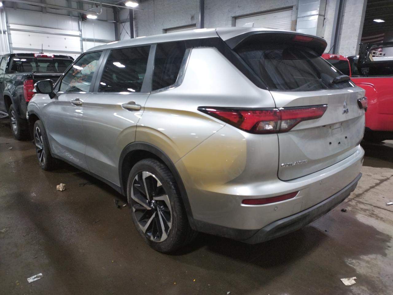 Photo 3 from auction – 2022 MITSUBISHI OUTLANDER with VIN JA4J4TA83NZ020352