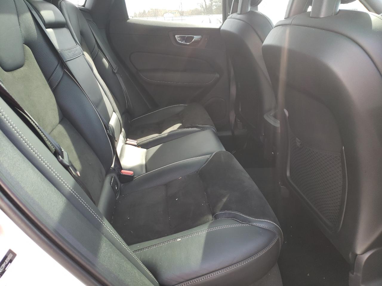 Photo 6 from auction – 2018 VOLVO XC60 T6 R- with VIN LYVA22RM1JB096550