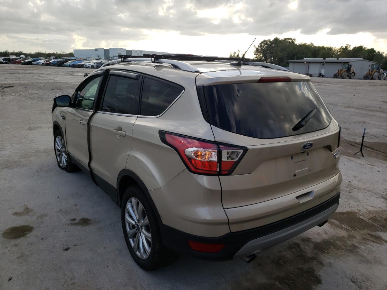 Photo 3 from auction – 2017 FORD ESCAPE TIT with VIN 1FMCU0J92HUD84457
