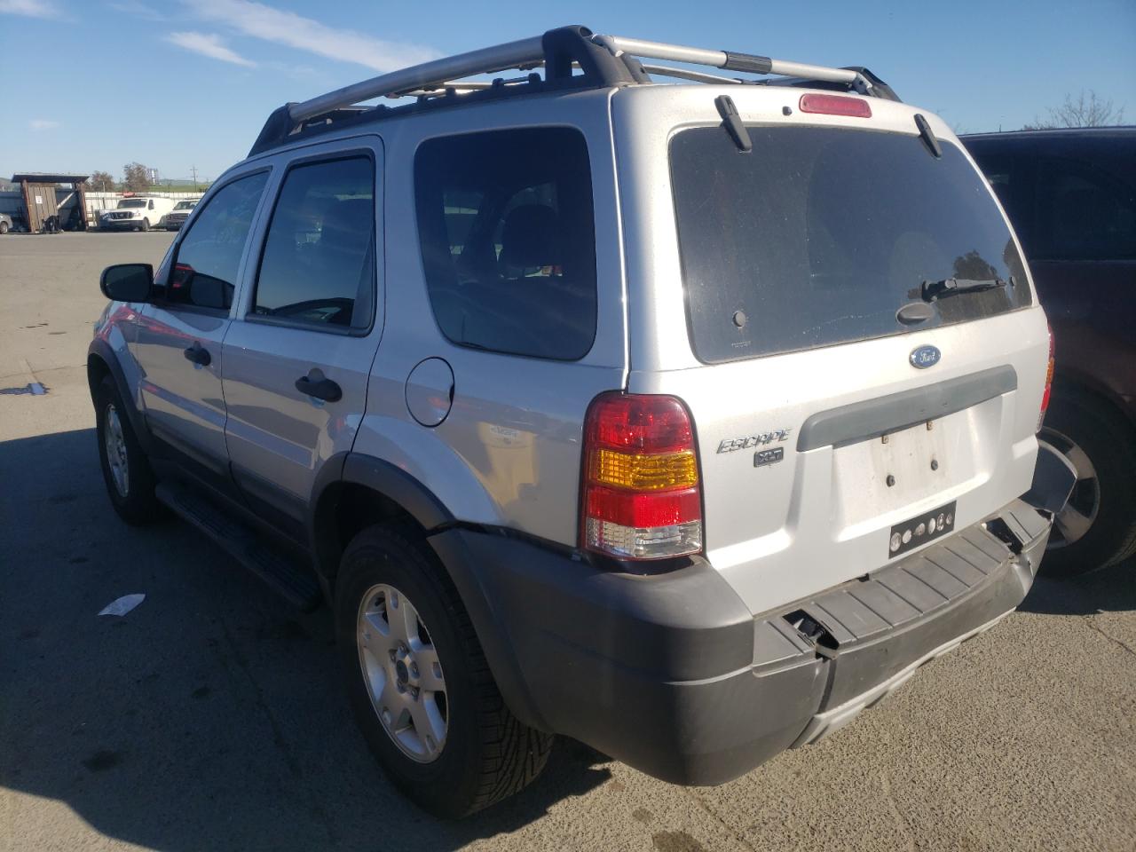 Photo 3 from auction – 2005 FORD ESCAPE XLT with VIN 1FMYU93145KB03400