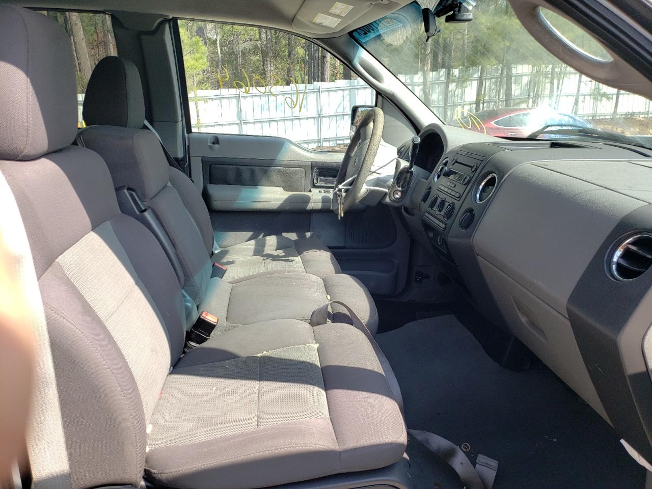Photo 5 from auction – 2004 FORD F150 with VIN 1FTPX14544KD01158