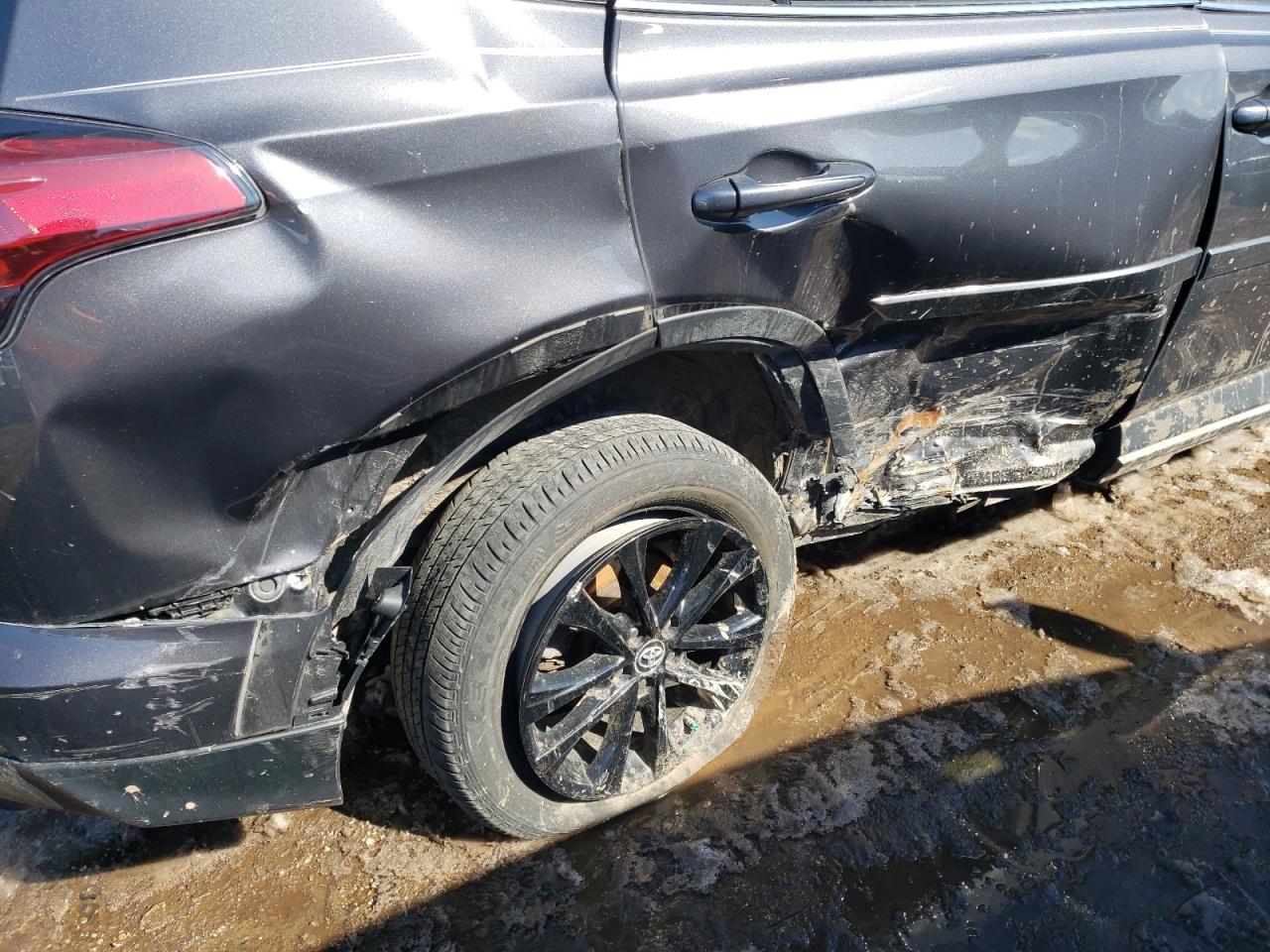 Photo 9 from auction – 2018 TOYOTA RAV4 ADVEN with VIN 2T3RFREV0JW739252
