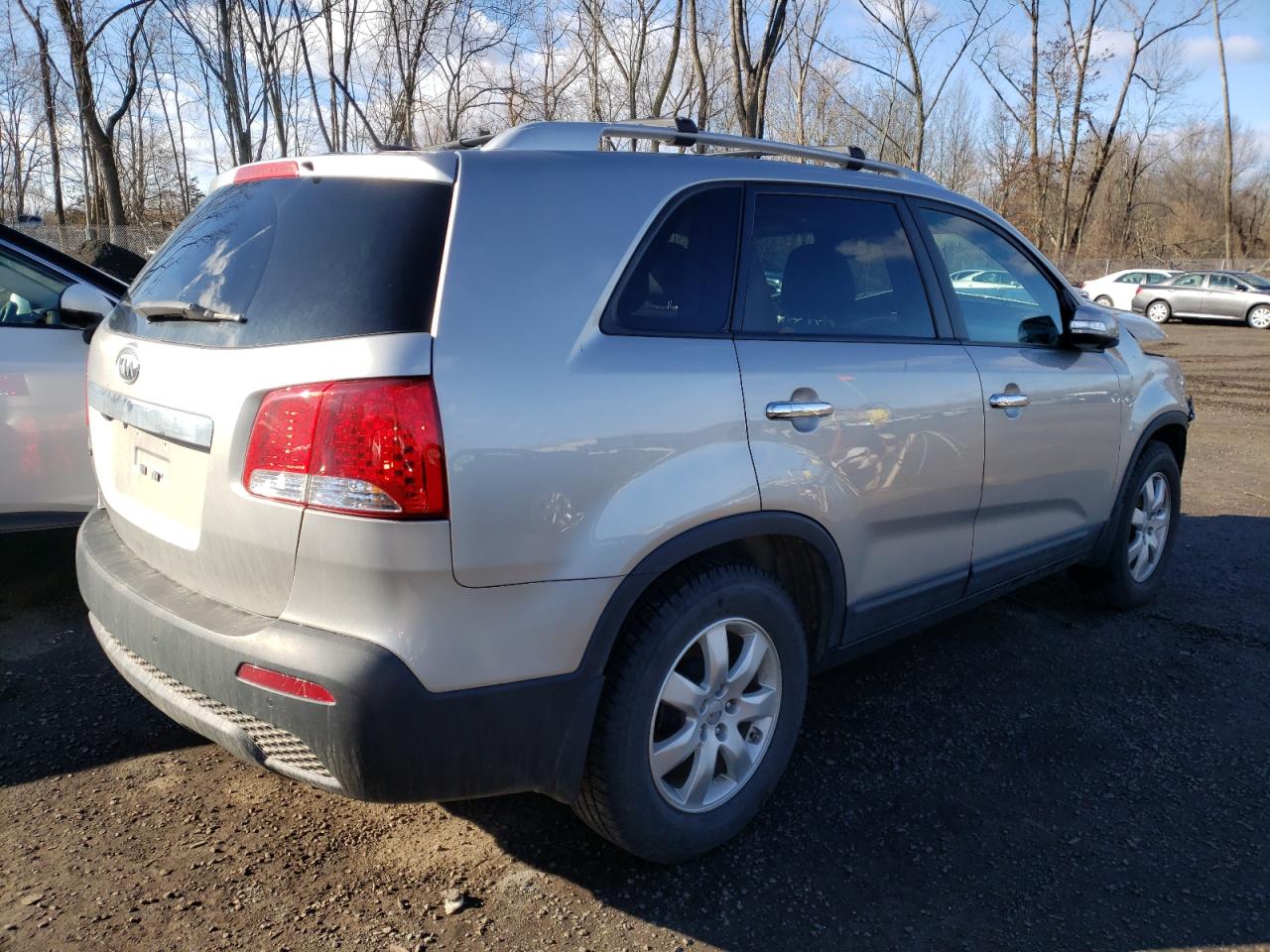 Photo 4 from auction – 2013 KIA SORENTO LX with VIN 5XYKT3A62DG400520