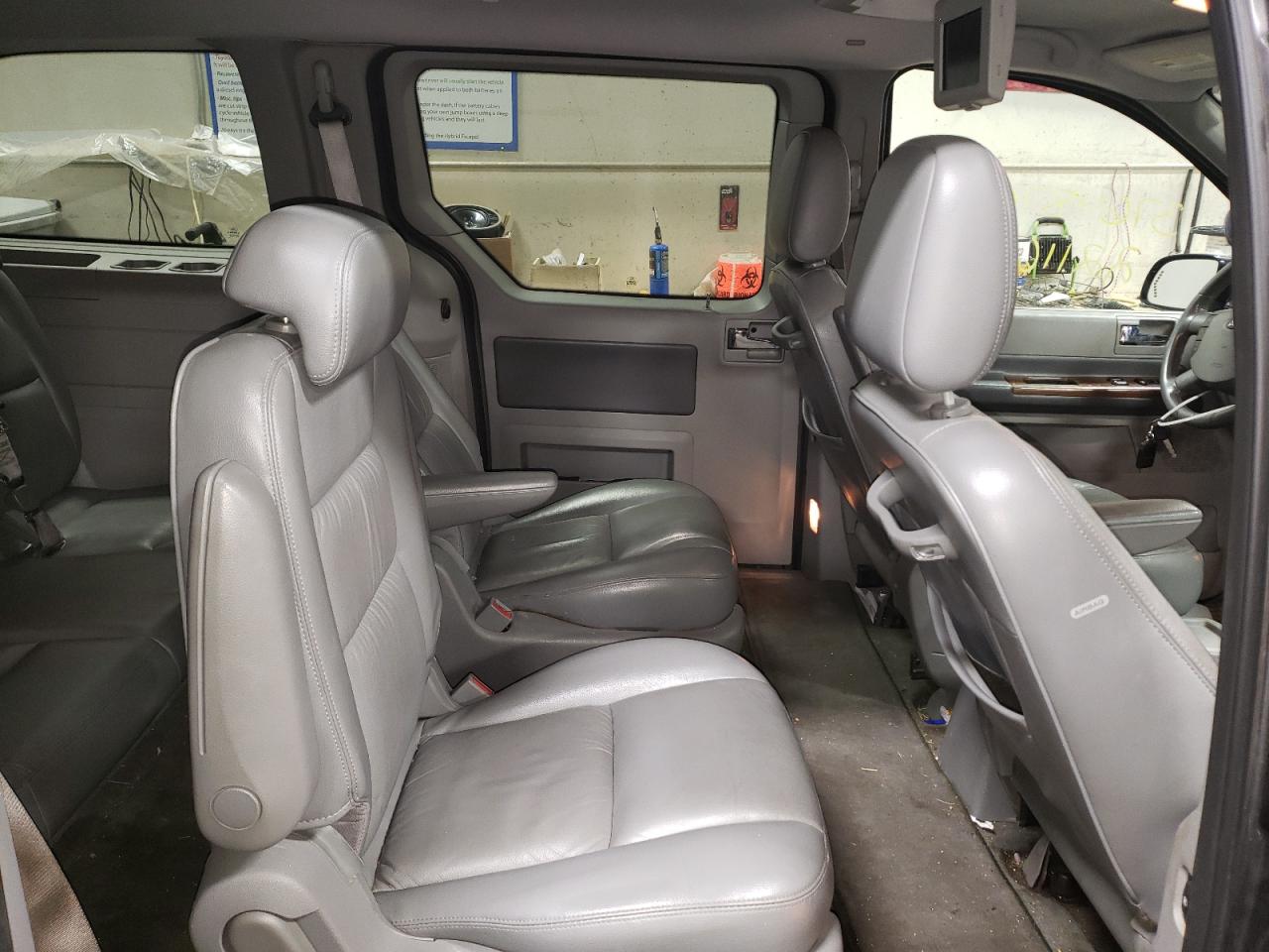 Photo 6 from auction – 2005 FORD FREESTAR L with VIN 2FMDA58285BA00735