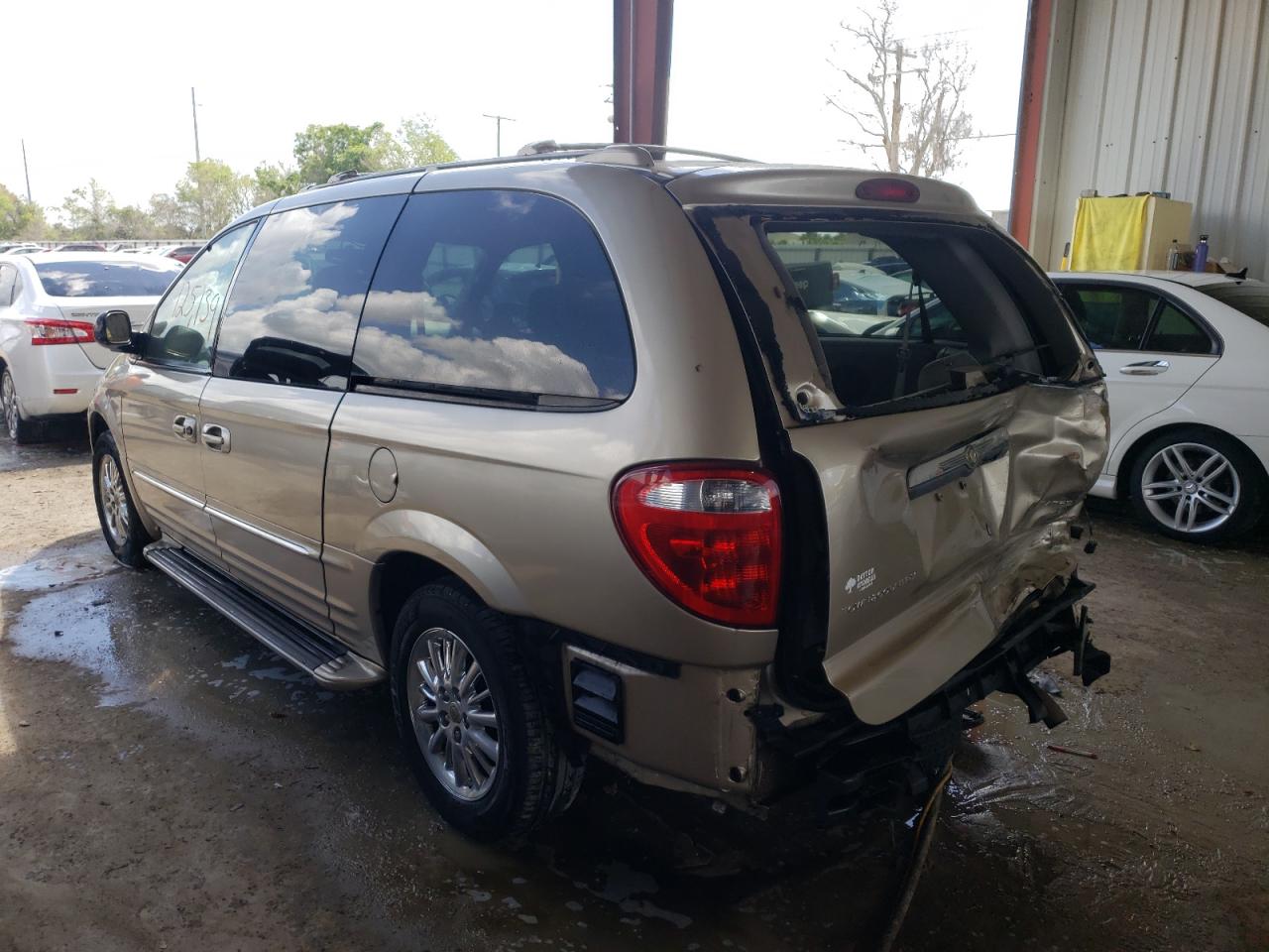 Photo 3 from auction – 2003 CHRYSLER TOWN & COU with VIN 2C8GP64LX3R225360