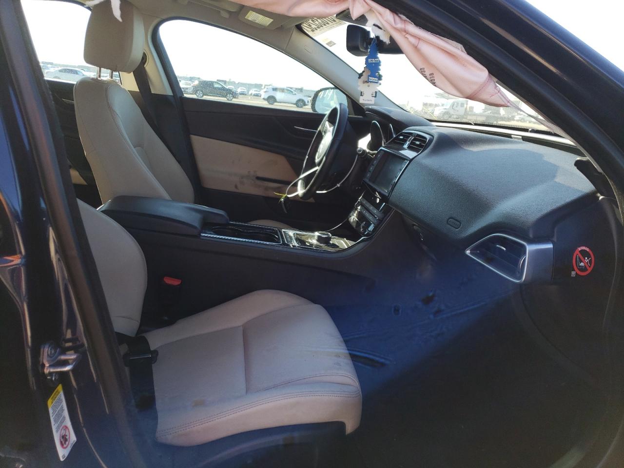 Photo 5 from auction – 2017 JAGUAR XE with VIN SAJAR4BG3HA976096