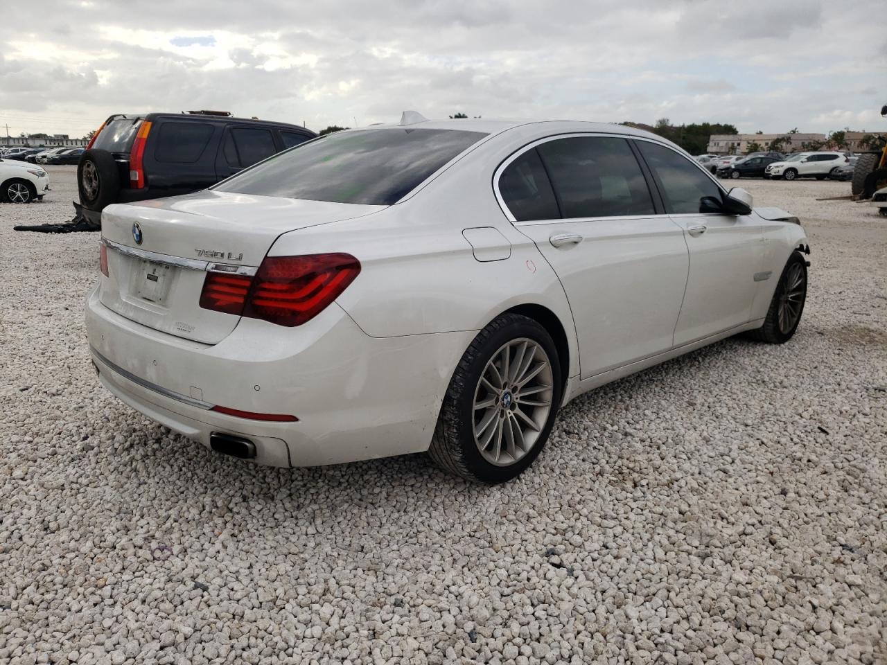 Photo 4 from auction – 2014 BMW 750 LI with VIN WBAYE8C57ED135063