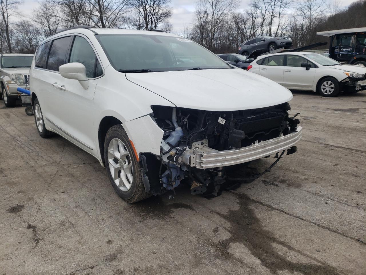 CHRYSLER PACIFICA T 2017 with VIN 2C4RC1BG5HR785129 - Photo from auction