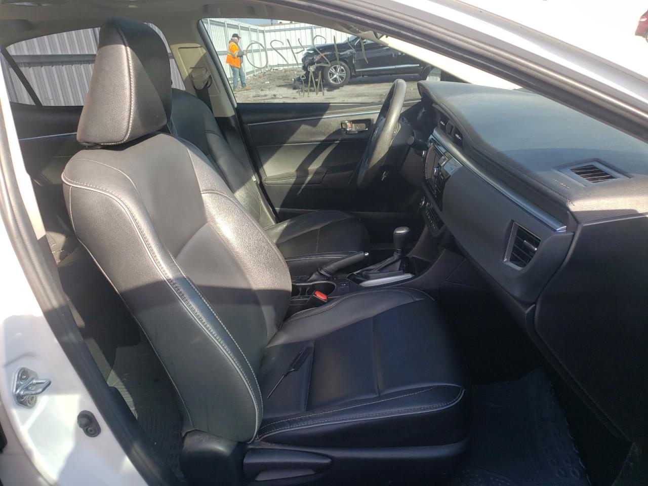 Photo 5 from auction – 2015 TOYOTA COROLLA L with VIN 5YFBURHE9FP229857