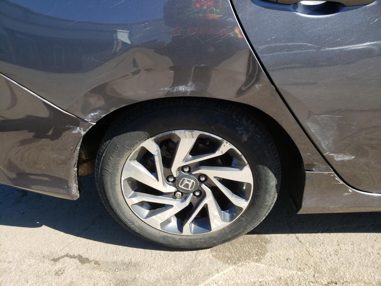 Photo 9 from auction – 2018 HONDA CIVIC EX with VIN 2HGFC2F72JH528624