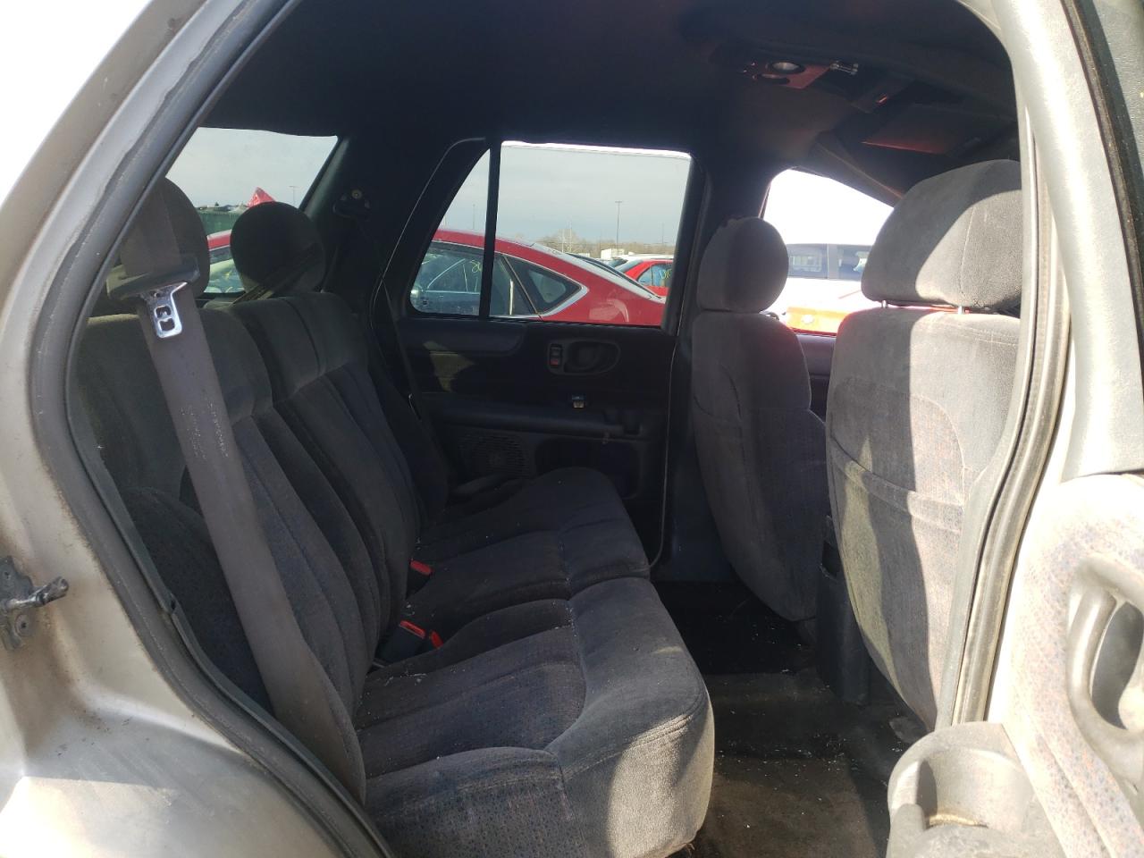 Photo 6 from auction – 2001 CHEVROLET BLAZER with VIN 1GNDT13W01K219889