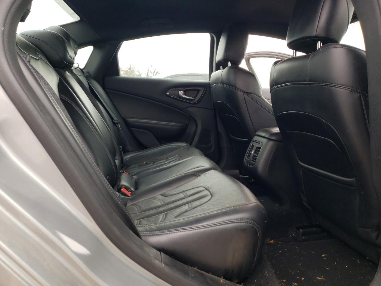 Photo 6 from auction – 2015 CHRYSLER 200 S with VIN 1C3CCCBG2FN615083