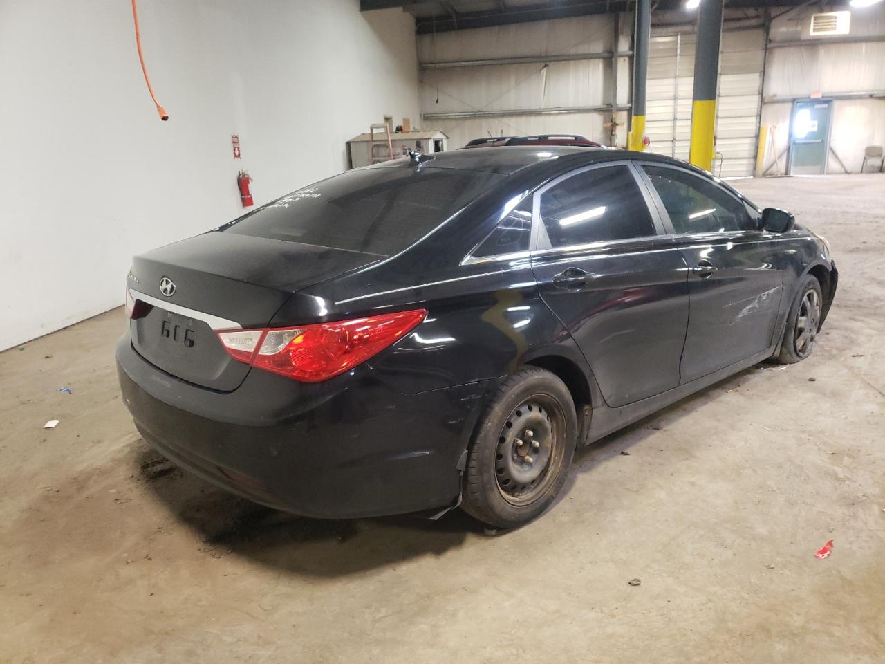 Photo 4 from auction – 2012 HYUNDAI SONATA GLS with VIN 5NPEB4AC3CH362959
