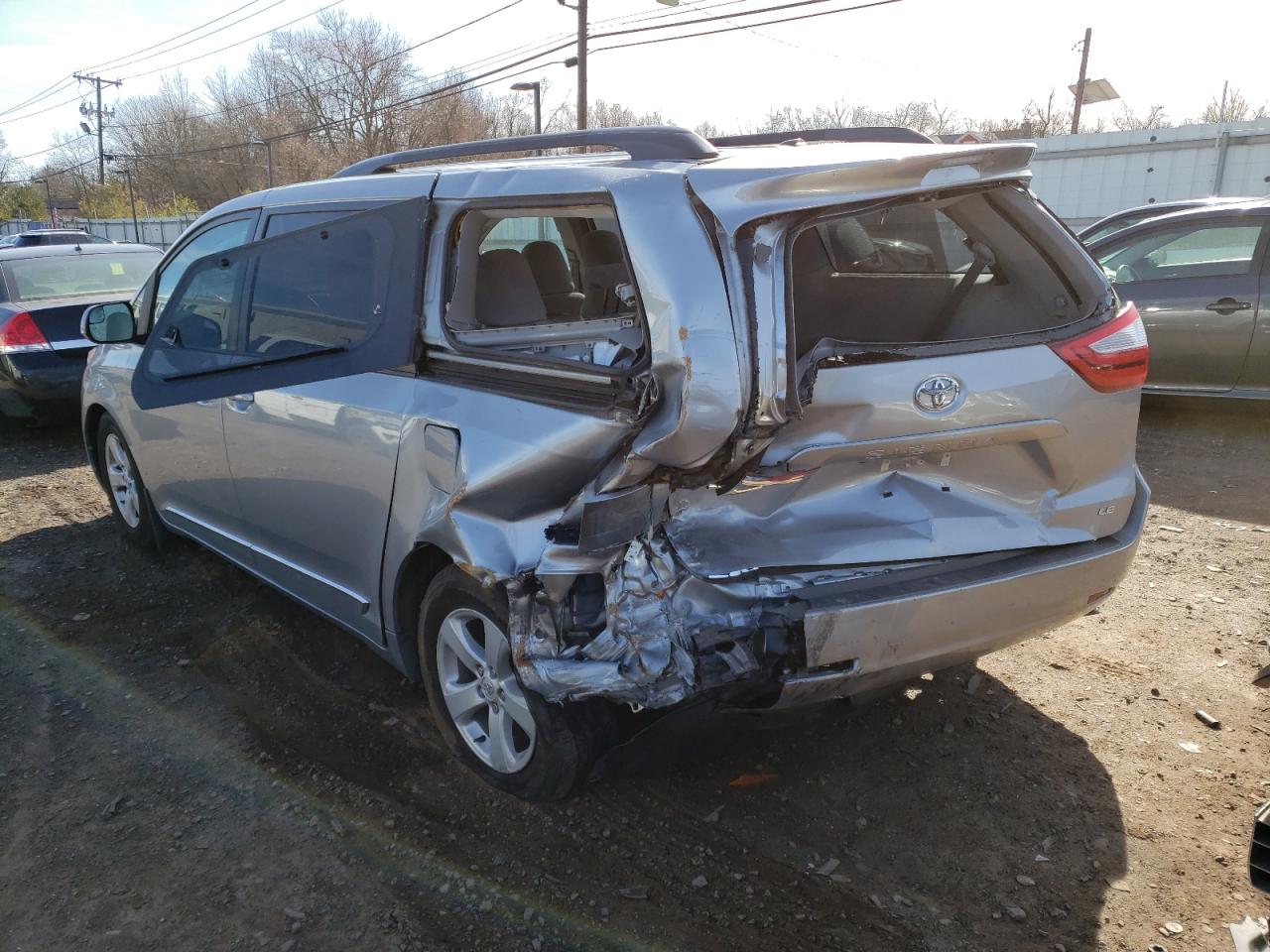 Photo 3 from auction – 2015 TOYOTA SIENNA LE with VIN 5TDKK3DC5FS643720
