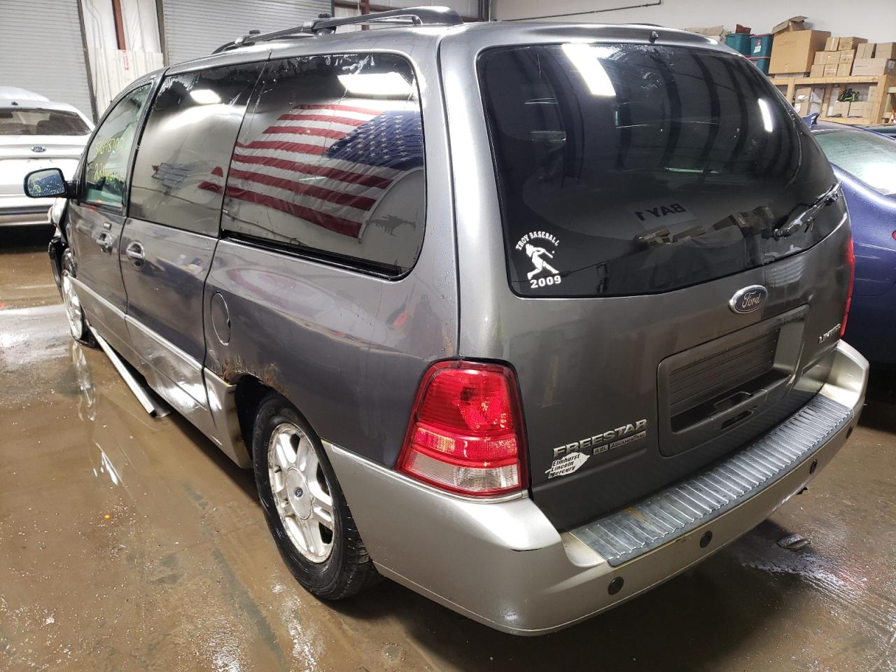 Photo 3 from auction – 2005 FORD FREESTAR L with VIN 2FMDA58285BA00735