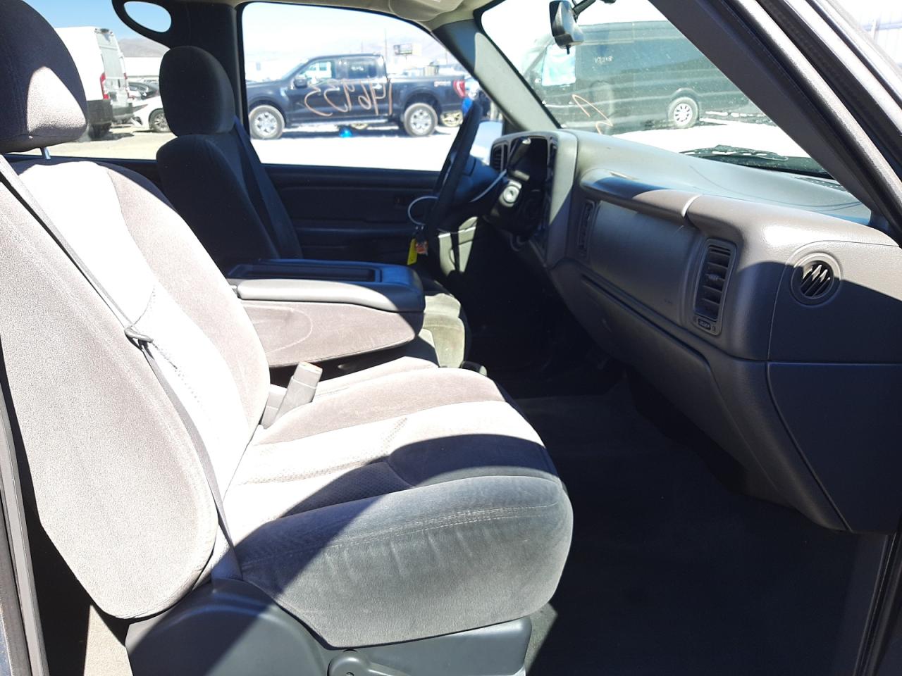 Photo 5 from auction – 2006 CHEVROLET SILVERADO with VIN 2GCEC13V761333853