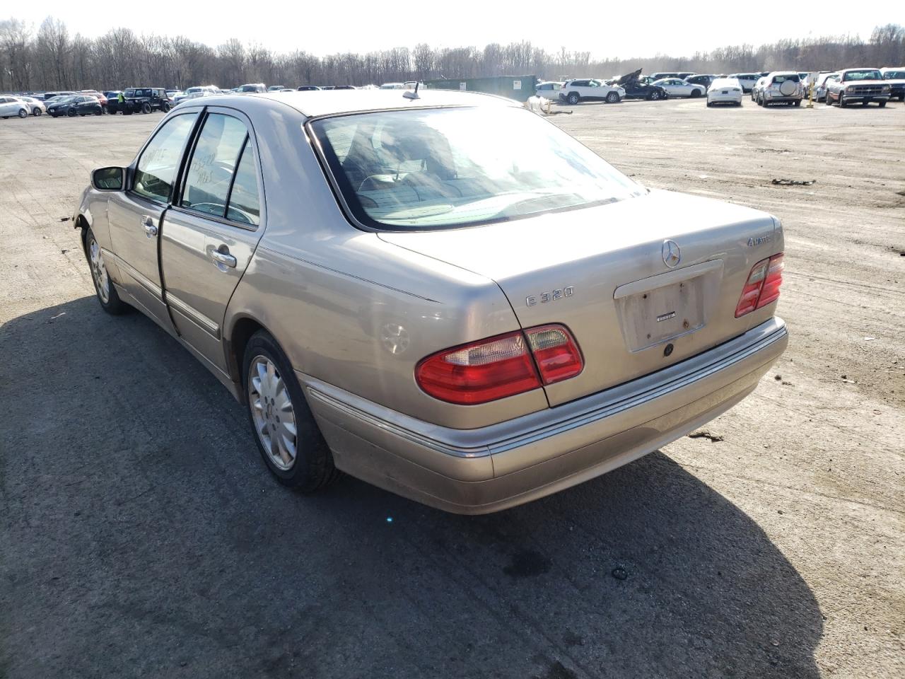 Photo 3 from auction – 2001 MERCEDES-BENZ E 320 4MAT with VIN WDBJF82J91X057859