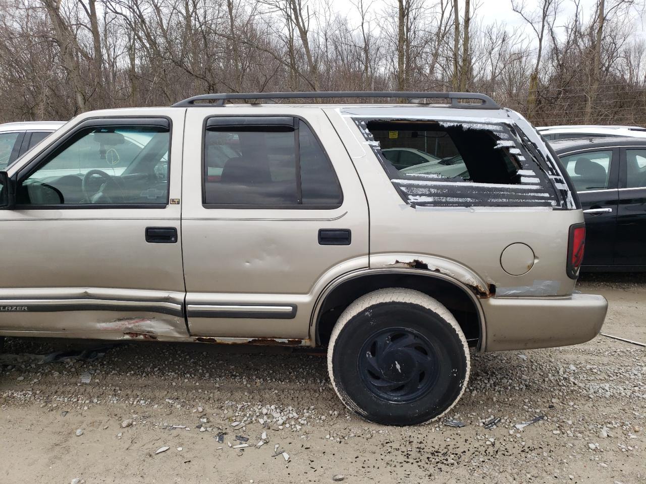 Photo 9 from auction – 2001 CHEVROLET BLAZER with VIN 1GNDT13W91K240966