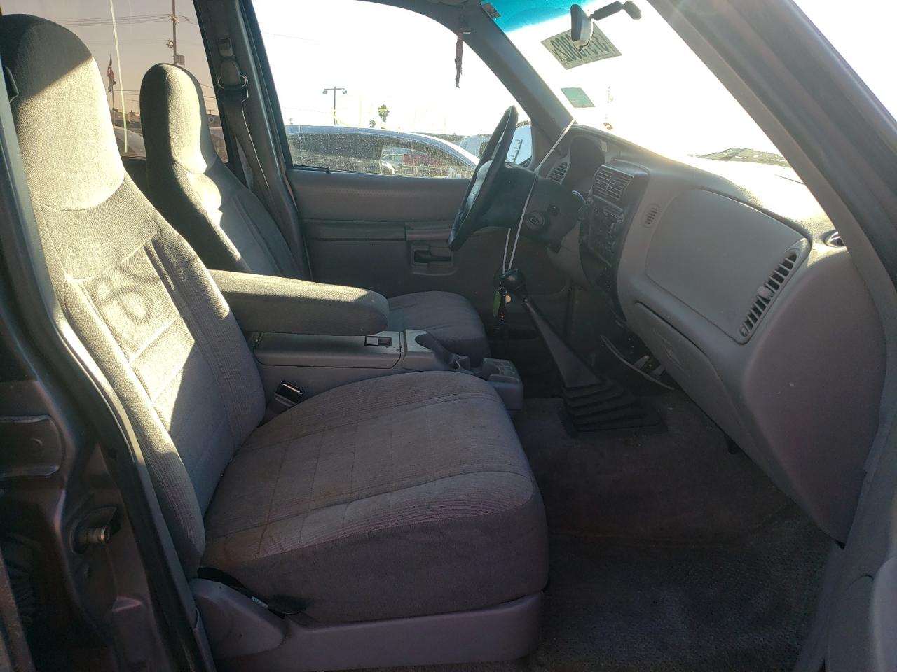 Photo 5 from auction – 1996 FORD EXPLORER with VIN 1FMDU34X2TZB36009
