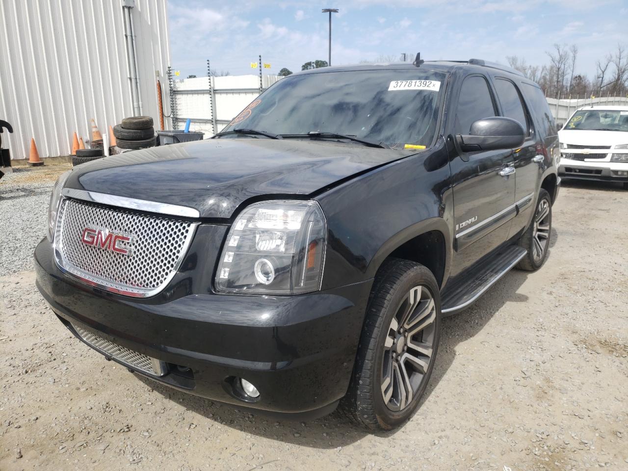 Photo 2 from auction – 2007 GMC YUKON DENA with VIN 1GKFK63897J277621