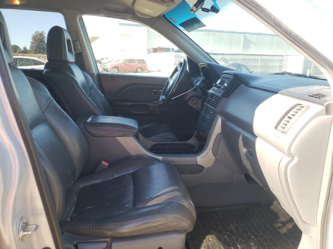 Photo 5 from auction – 2003 HONDA PILOT EXL with VIN 2HKYF18623H556723
