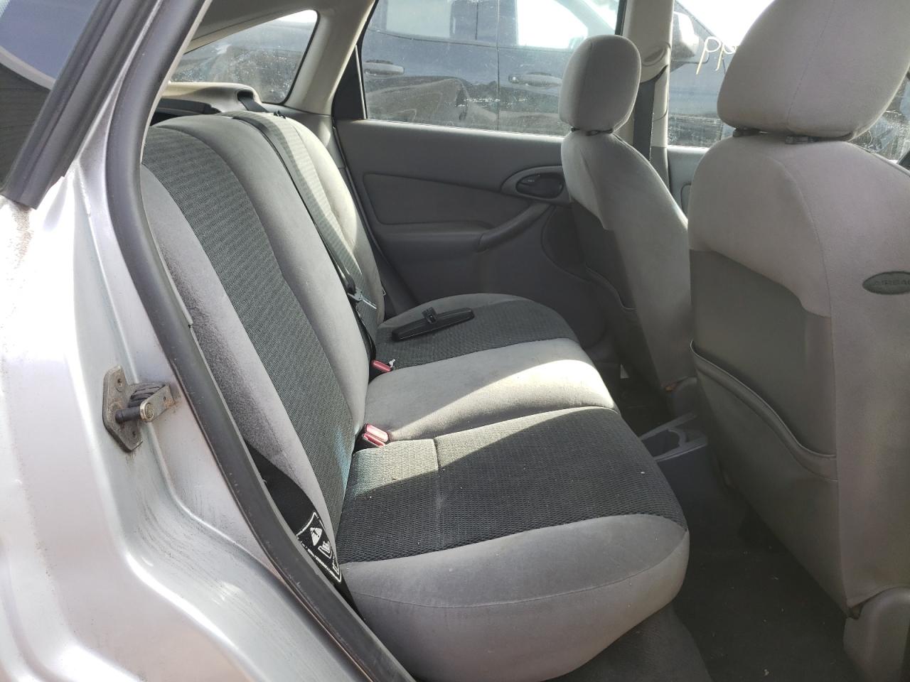 Photo 6 from auction – 2002 FORD FOCUS ZX5 with VIN 3FAHP37302R228945