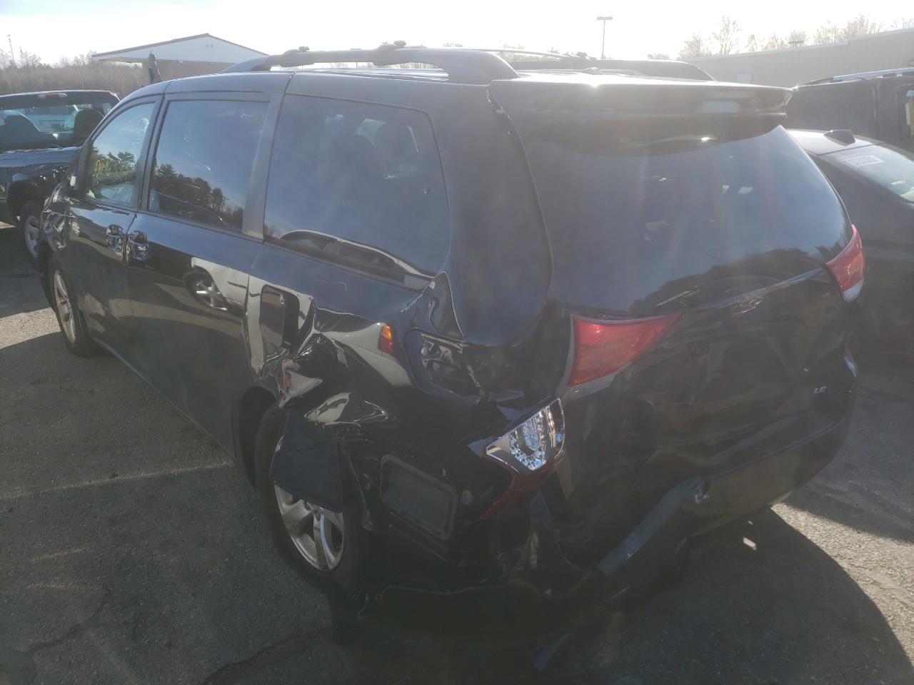 Photo 3 from auction – 2013 TOYOTA SIENNA LE with VIN 5TDKK3DC5DS286181