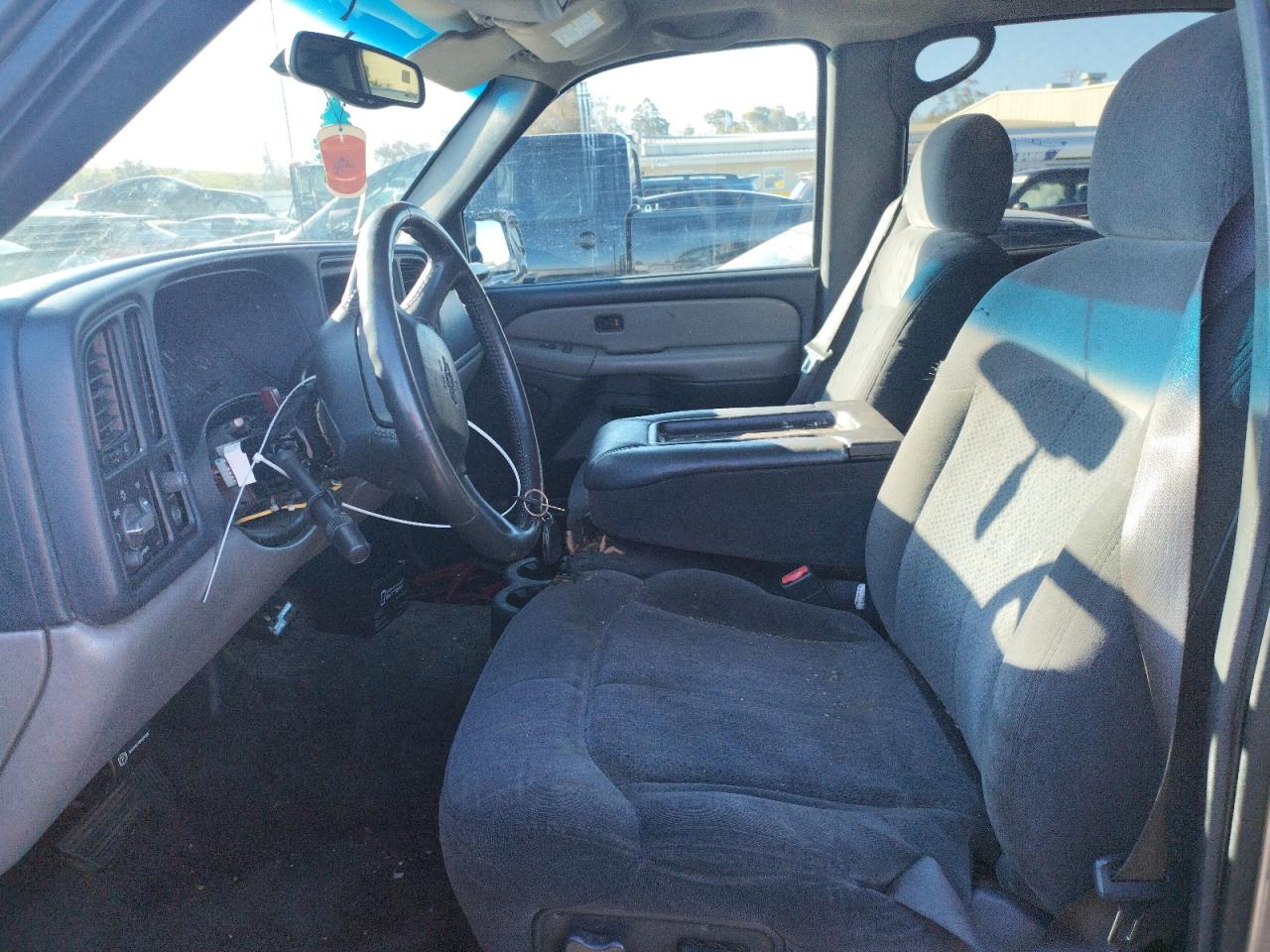 Photo 5 from auction – 2002 CHEVROLET AVALANCHE with VIN 3GNEC16T92G341813
