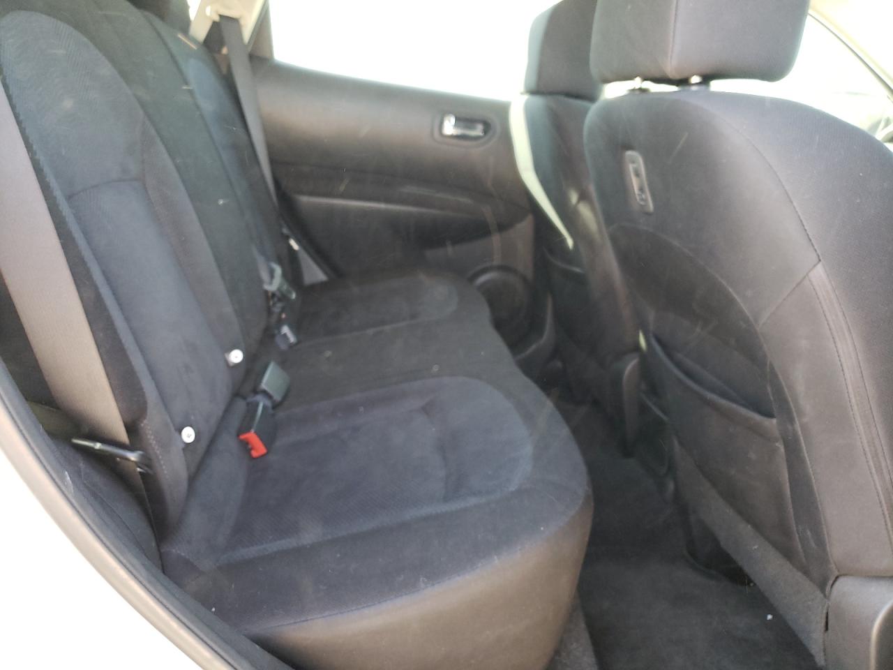 Photo 6 from auction – 2013 NISSAN ROGUE S with VIN JN8AS5MT3DW555175