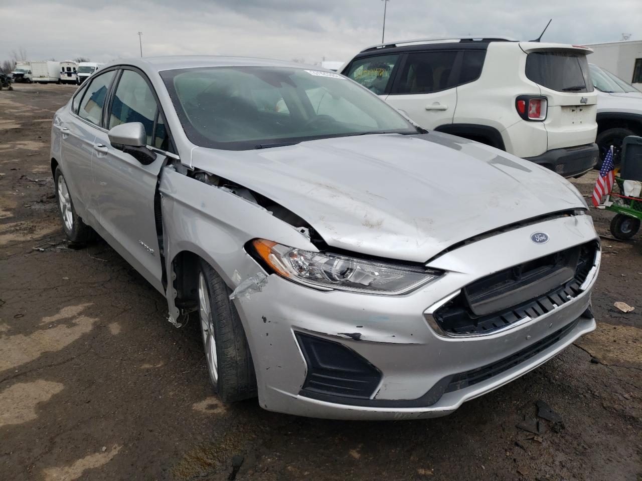FORD FUSION SE 2019 with VIN 3FA6P0LU1KR130026 - Photo from auction