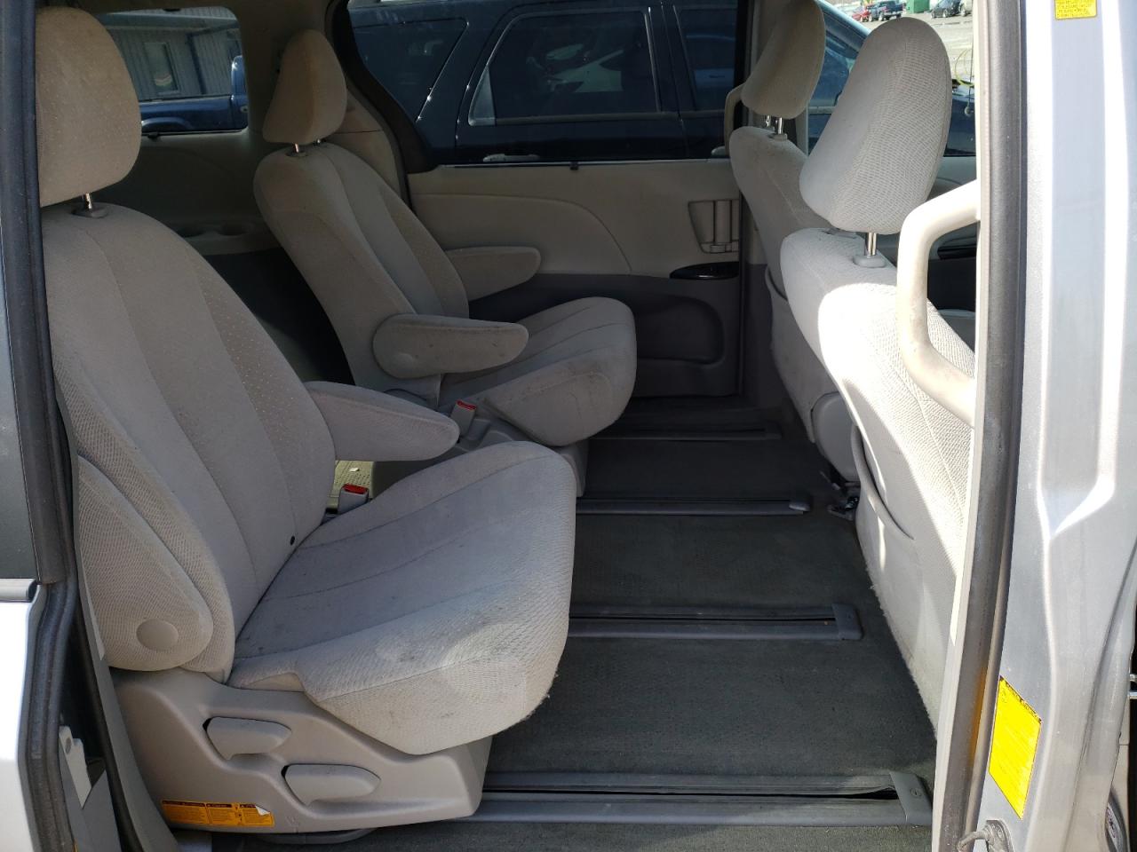 Photo 6 from auction – 2014 TOYOTA SIENNA LE with VIN 5TDJK3DCXES084322