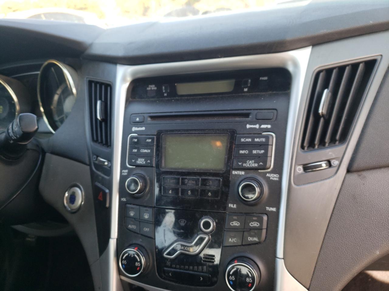 Photo 9 from auction – 2011 HYUNDAI SONATA SE with VIN 5NPEC4AB1BH264161