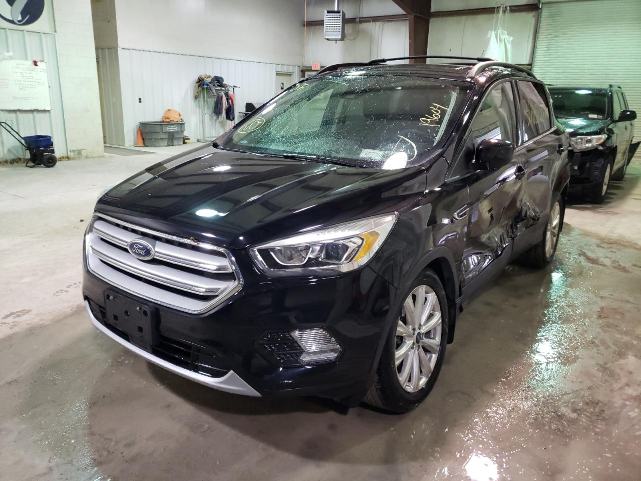Photo 2 from auction – 2019 FORD ESCAPE SEL with VIN 1FMCU9HD8KUA23529